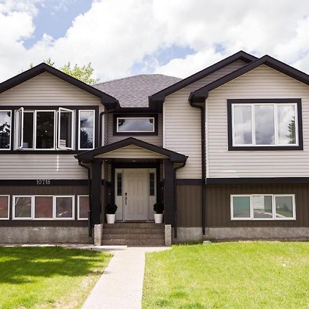 Executive Home - Long Stays Welcome - Garage Parking - Free Wifi & Netflix Edmonton Exterior foto